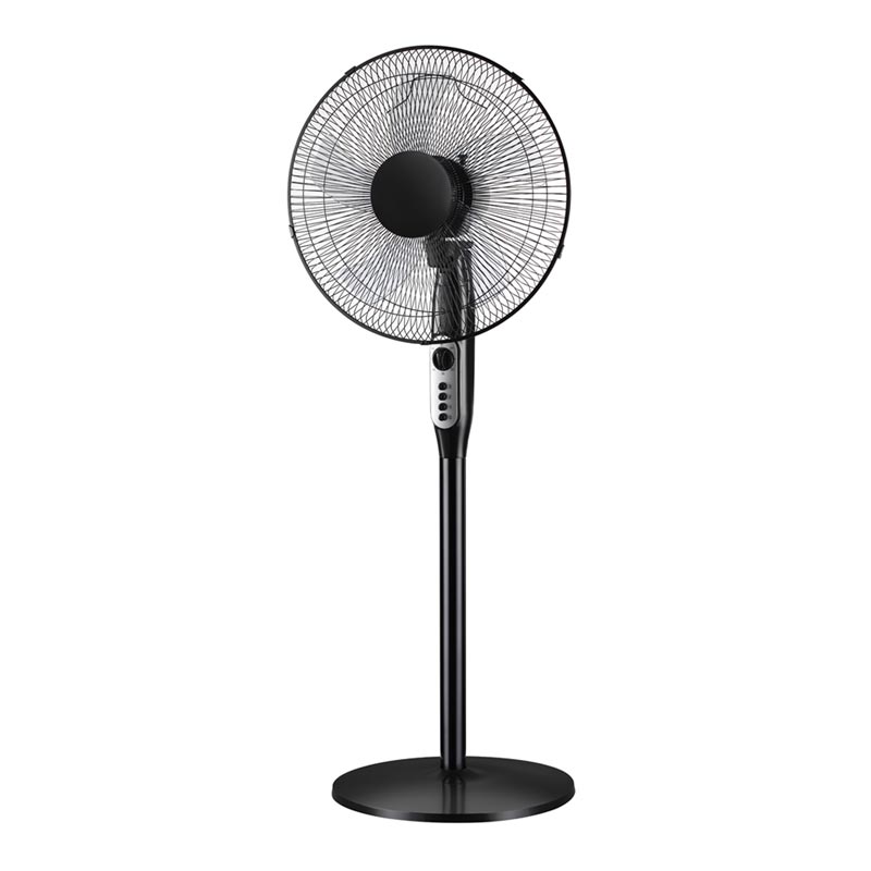 In che modo un ventilatore da tavolo può migliorare il comfort di raffreddamento e l'efficienza energetica?